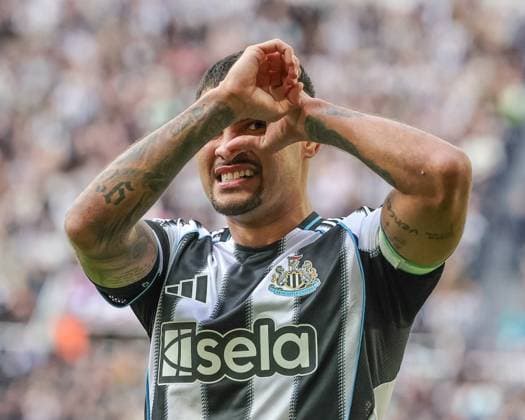 Premier League Newcastle United v Nottingham Forest Bruno Guimaraes of Newcastle Untied celebrates his goal to make it 1-0 during the Premier League match Newcastle United vs Nottingham Forest at St. James s Park, Newcastle, United Kingdom, 5th October 2025 (Photo by Mark Cosgrove News Images) Newcastle St. James s Park Tyne and Wear United Kingdom Copyright: xMarkxCosgrove NewsxImagesx