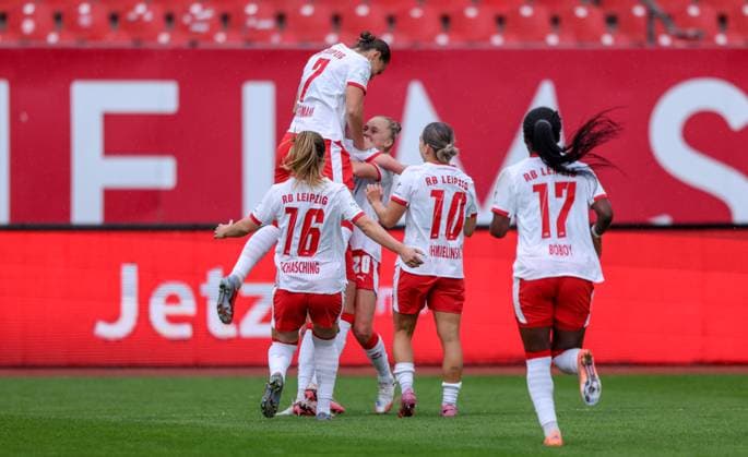 DEU, Nürnberg, FC Nürnberg vs RB Leipzig, Google Pixel Bundesliga, DFB, Saison 2526, Max-Morlock-Stadion, 5. Spieltag im Bild: Tor durch Nikoline Dudek (RB Leipzig 24), Jubel mit dem Team Giovanna Hoffmann (RB Leipzig 7) DFB DFL REGULATIONS PROHIBIT ANY USE OF PHOTOGRAPHS AS IMAGE SEQUENCES AND OR QUASI-VIDEO, 05.10.2025, Copyright: HMBxMedia HendrikxHamelau