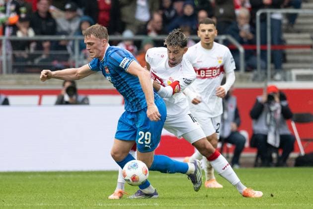 v.li. Mikkel Kaufmann (FC Heidenheim, 29), Atakan Karazor (VfB Stuttgart, 16) GER, VfB Stuttgart vs. 1. FC Heidenheim, Fussball, Herren, 1. Bundesliga, 6. Spieltag, Spielzeit 2025 2026, 05.10.2025, DFL DFB REGULATIONS PROHIBIT ANY USE OF PHOTOGRAPHS AS IMAGE SEQUENCES AND OR QUASI-VIDEO, GER, VfB Stuttgart vs. 1. FC Heidenheim, Fussball, Herren, 1. Bundesliga, 6. Spieltag, Spielzeit 2025 2026, 05.10.2025 Stuttgart Copyright: xEibner-Pressefoto WolfgangxFrankx EP_WFK