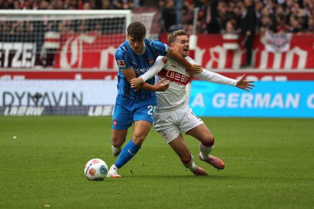 05.10.25 VfB Stuttgart - 1. FC Heidenheim Deutschland, Stuttgart, 05.10.2025, Fussball, Bundesliga, VfB Stuttgart - 1. FC Heidenheim: Maximilian Mittelstädt, rechts, VfB, Luca Kerber, links, Heidenheim .