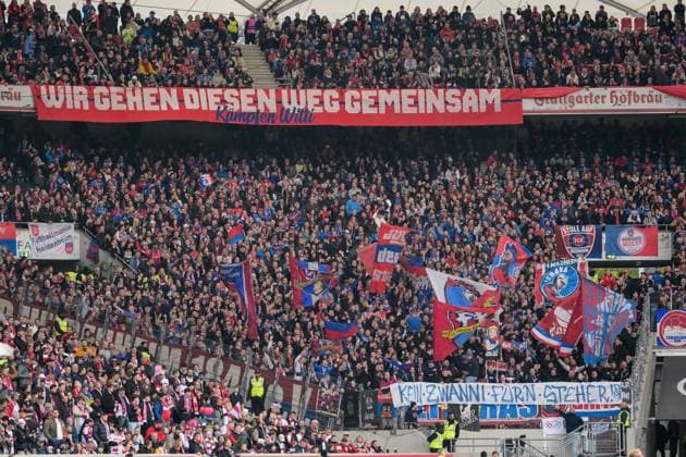 Fußball, 1. Bundesliga, 20251005, VfB Stuttgart - 1. FC Heidenheim 1846. Im Bild Fans Heidenheim Banner WIR GEHEN DIESEN WEG GEMEINSAM - KÄMPFEN WITTI, KEIN ZWANNIFÜRN STEHER!. Stuttgart MHP Arena Baden Württemberg Deutschland Copyright: Passion2Press MarkusxFischerx