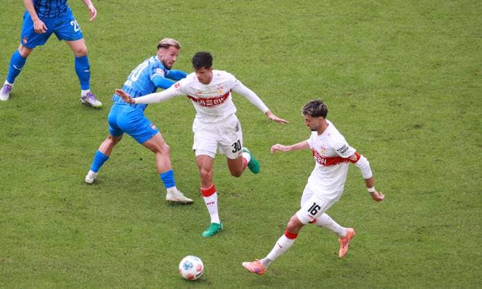 05.10.25 VfB Stuttgart - 1. FC Heidenheim Deutschland, Stuttgart, 05.10.2025, Fussball, Bundesliga, VfB Stuttgart - 1. FC Heidenheim: Nr.30 Niklas Dorsch Heidenheim, Andres Chema ; Atakan Karazor VFB.