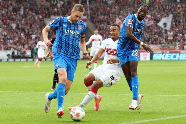 05.10.2025, xrekx, Fussball 1.Bundesliga, VfB Stuttgart - 1.FC Heidenheim v.l. Patrick Mainka (1.FC Heidenheim 1846) Jamie Leweling (VfB Stuttgart) Omar TraorÃ (1.FC Heidenheim 1846) Zweikampf, Aktion, action, battle for the ball (DFL DFB REGULATIONS PROHIBIT ANY USE OF PHOTOGRAPHS as IMAGE SEQUENCES and or QUASI-VIDEO) Stuttgart