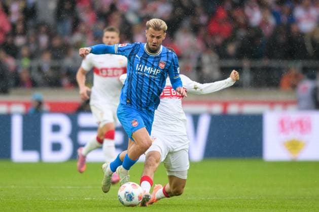 Fußball, 1. Bundesliga, 20251005, VfB Stuttgart - 1. FC Heidenheim 1846. Im Bild v.l. Niklas DORSCH (Heidenheim, 30), Bilal EL KHANNOUSS (Stuttgart, 11) Grätsche Zweikampf Ball. Stuttgart MHP Arena Baden Württemberg Deutschland Copyright: Passion2Press MarkusxFischerx