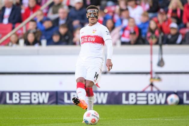 Fußball, 1. Bundesliga, 20251005, VfB Stuttgart - 1. FC Heidenheim 1846. Im Bild Luca JAQUEZ (Stuttgart, 14) Pass Zuspiel Ball Portrait Ganzkörper ganze volle Figur. Stuttgart MHP Arena Baden Württemberg Deutschland Copyright: Passion2Press MarkusxFischerx