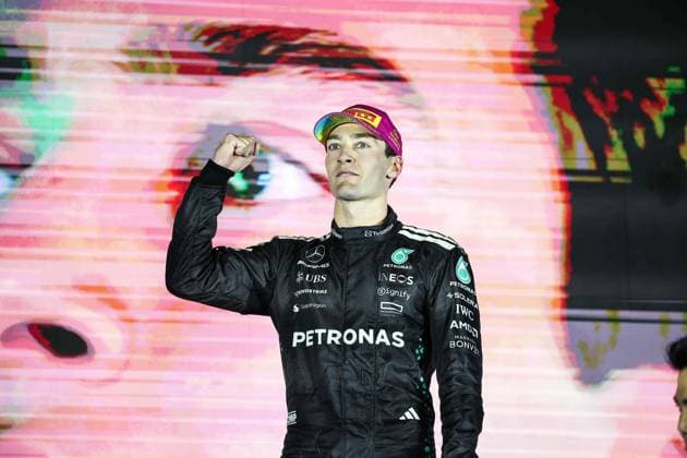 F1 - SINGAPORE GRAND PRIX 2025 RUSSELL George (gbr), Mercedes AMG F1 Team W16, portrait podium during the 2025 Formula 1 Singapore Grand Prix, 18th round of the 2025 FIA Formula One World Championship, WM, Weltmeisterschaft from October 3 to 5, 2025 on the Marina Bay Street Circuit, in Singapore - SingaporeSingapore  Copyright: xEricxAlonsox