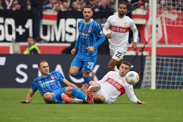 v.re:Bilal EL KHANNOUSS (VFB Stuttgart), Aktion,Zweikampf gegen Jonas FOEHRENBACH (Heidenheim). Fussball 1. Bundesliga Saison 2025 2026, 6.Spieltag, Spieltag06 VfB Stuttgart - 1.FC Heidenheim am 05.10.2025 MHP ARENA.