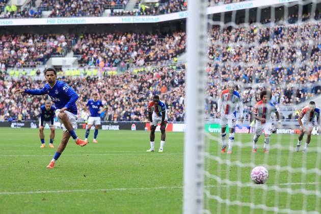 Football - Premier League - Everton v Crystal Palace 5th October 2025 - Premier League - Everton v Crystal Palace - Iliman Ndiaye of Everton scores their 1st goal with a penalty - Photo: Simon Stacpoole Offside. Liverpool UK Copyright: xSimonxStacpoolexOffside