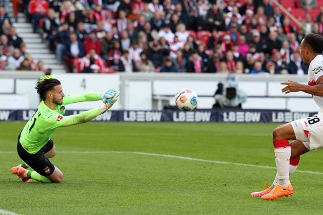 05.10.2025, xrekx, Fussball 1.Bundesliga, VfB Stuttgart - 1.FC Heidenheim v.l. Diant Ramaj (1.FC Heidenheim 1846) (DFL DFB REGULATIONS PROHIBIT ANY USE OF PHOTOGRAPHS as IMAGE SEQUENCES and or QUASI-VIDEO) Stuttgart