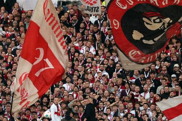05.10.2025, xrekx, Fussball 1.Bundesliga, VfB Stuttgart - 1.FC Heidenheim v.l. VfB Fans ,Stimmung, Schals, Trikot, Fahne, Banner, Ultras, Zuschauer, Besucher, Choreo, Choreografie, atmosphere, spectators, Visitors (DFL DFB REGULATIONS PROHIBIT ANY USE OF PHOTOGRAPHS as IMAGE SEQUENCES and or QUASI-VIDEO) Stuttgart