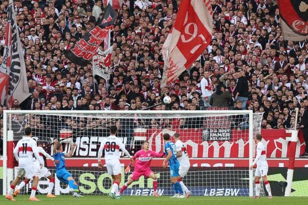 05.10.2025, xrekx, Fussball 1.Bundesliga, VfB Stuttgart - 1.FC Heidenheim v.l. Alexander Nübel Nuebel (VfB Stuttgart) (DFL DFB REGULATIONS PROHIBIT ANY USE OF PHOTOGRAPHS as IMAGE SEQUENCES and or QUASI-VIDEO) Stuttgart