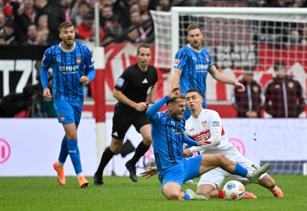 Zweikampf, Aktion Foul Bilal El Khannouss VfB Stuttgart (11) gegen Niklas Dorsch 1. FC Heidenheim 1846 FCH (30) VfB Stuttgart vs 1. FC Heidenheim FCH 05.10.2025 DFL REGULATIONS PROHIBIT ANY USE OF PHOTOGRAPHS AS IMAGE SEQUENCES AND OR QUASI-VIDEO VfB Stuttgart vs 1. FC Heidenheim FCH