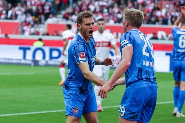 Tim Siersleben 4 (1FC Heidenheim 1846) und Mikkel Kaufmann 29 (1FC Heidenheim 1846) feuern sich gegenseitig an, VfB Stuttgart vs. 1. FC Heidenheim 1846, DFL, Bundesliga, Saison 2025 2026, MHP Arena, Hinrunde, 6. Spieltag, 05.10.2025 DFB regulations prohibit any use of photographs as image sequences and or quasi-video Stuttgart Baden-Wuerttemberg Deutschland