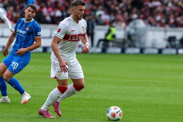 Ermedin Demirovic 9 (VfB Stuttgart) in Aktion, dahinter Luca Kerber 20 (1FC Heidenheim 1846), VfB Stuttgart vs. 1. FC Heidenheim 1846, DFL, Bundesliga, Saison 2025 2026, MHP Arena, Hinrunde, 6. Spieltag, 05.10.2025 DFB regulations prohibit any use of photographs as image sequences and or quasi-video Stuttgart Baden-Wuerttemberg Deutschland