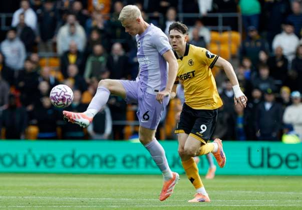Wolverhampton Wanderers v Brighton and Hove Albion Premier League Jan Paul van Hecke of Brighton and Hove Albion holds off Jorgen Strand Larsen of Wolverhampton Wanderers during the Premier League match at Molineux, Wolverhampton UK Newspapers OUT Copyright: xJackxTylerx FIL-22325-0094