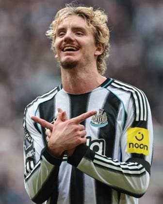 Premier League Newcastle United v Nottingham Forest Nick Woltemade of Newcastle United celebrates his goal to make it 2-0 during the Premier League match Newcastle United vs Nottingham Forest at St. James s Park, Newcastle, United Kingdom, 5th October 2025 (Photo by Mark Cosgrove News Images) Newcastle St. James s Park Tyne and Wear United Kingdom Copyright: xMarkxCosgrove NewsxImagesx