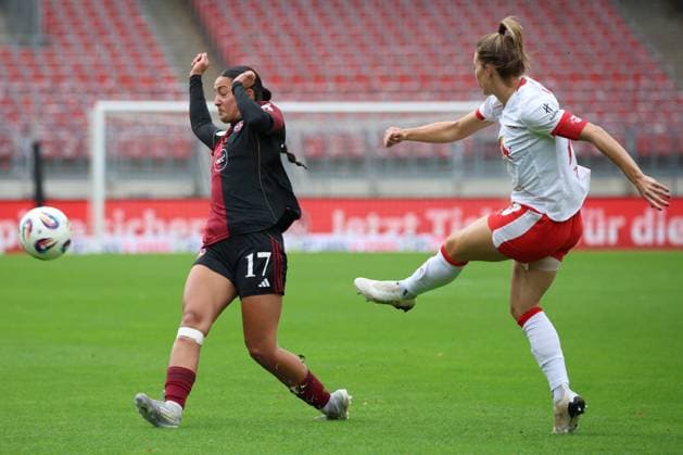 05.10.2025 - Fussball - Saison 2025 2026 - 1. Google Pixel Frauen Bundesliga - 05. Spieltag: 1. FC Nürnberg FCN ( Club Clubfrauen ) - RB Leipzig - Sportfoto Zink DCDE - xdcxdex - Selma Licina ( 17, 1. FC Nürnberg FCN ), Sandra Starke (13, RB Leipzig )