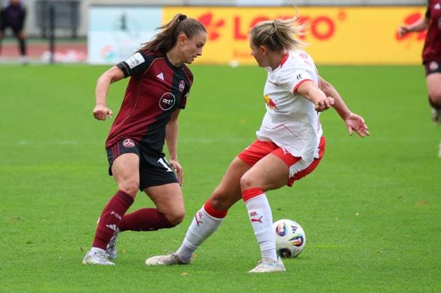 05.10.2025 - Fussball - Saison 2025 2026 - 1. Google Pixel Frauen Bundesliga - 05. Spieltag: 1. FC Nürnberg FCN ( Club Clubfrauen ) - RB Leipzig - Sportfoto Zink DCDE - xdcxdex - Sanja Homann ( 19, 1. FC Nürnberg FCN ), Marleen Schimmer (14, RB Leipzig )