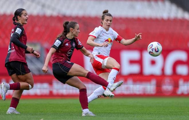 DEU, Nürnberg, FC Nürnberg vs RB Leipzig, Google Pixel Bundesliga, DFB, Saison 2526, Max-Morlock-Stadion, 5. Spieltag im Bild v.l.n.r: Sanja Homann (FC Nürnberg 19), Marleen Schimmer (RB Leipzig 14) DFB DFL REGULATIONS PROHIBIT ANY USE OF PHOTOGRAPHS AS IMAGE SEQUENCES AND OR QUASI-VIDEO, 05.10.2025, Copyright: HMBxMedia HendrikxHamelau