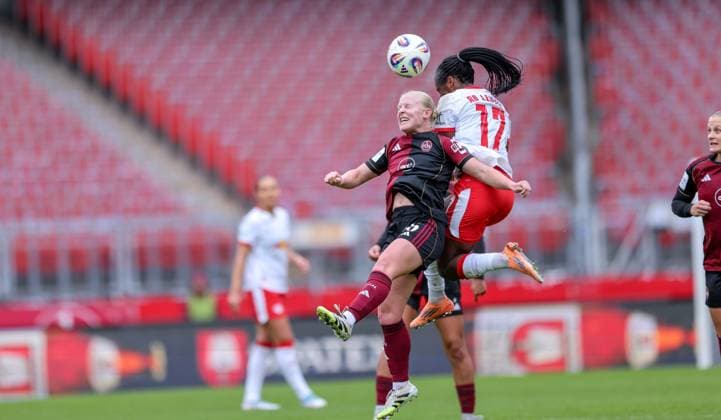 DEU, Nürnberg, FC Nürnberg vs RB Leipzig, Google Pixel Bundesliga, DFB, Saison 2526, Max-Morlock-Stadion, 5. Spieltag im Bild v.l.n.r: Aleigh Gambone (FC Nürnberg 16), Delice Boboy (RB Leipzig 17), Zweikampf DFB DFL REGULATIONS PROHIBIT ANY USE OF PHOTOGRAPHS AS IMAGE SEQUENCES AND OR QUASI-VIDEO, 05.10.2025, Copyright: HMBxMedia HendrikxHamelau