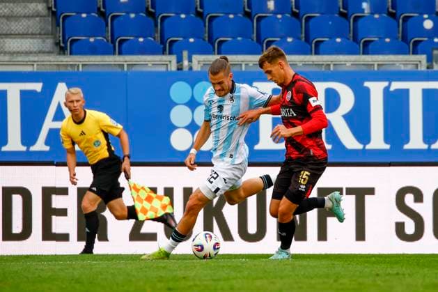 05.10.2025, xavx, Fussball 3.Liga, SV Wehen Wiesbaden - TSV 1860 München v.l. Sigurd Haugen (TSV 1860 Muenchen), Justin Janitzek (SV Wehen Wiesbaden) (DFL DFB REGULATIONS PROHIBIT ANY USE OF PHOTOGRAPHS as IMAGE SEQUENCES and or QUASI-VIDEO) Wiesbaden