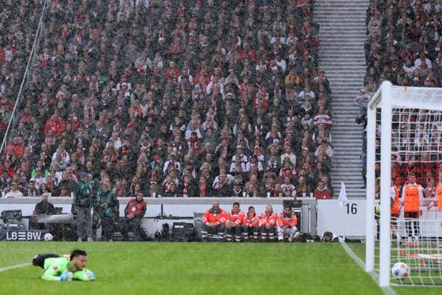 05.10.2025, xrekx, Fussball 1.Bundesliga, VfB Stuttgart - 1.FC Heidenheim v.l. Torschuss zum 1:0 durch Bilal El Khannouss (VfB Stuttgart) Diant Ramaj (1.FC Heidenheim 1846) (DFL DFB REGULATIONS PROHIBIT ANY USE OF PHOTOGRAPHS as IMAGE SEQUENCES and or QUASI-VIDEO) Stuttgart