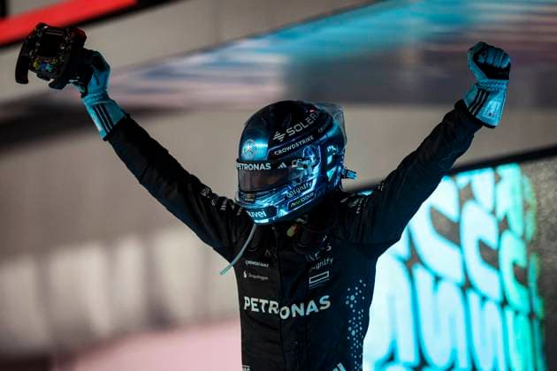 F1 - SINGAPORE GRAND PRIX 2025 RUSSELL George (gbr), Mercedes AMG F1 Team W16, portrait celebration during the 2025 Formula 1 Singapore Grand Prix, 18th round of the 2025 FIA Formula One World Championship, WM, Weltmeisterschaft from October 3 to 5, 2025 on the Marina Bay Street Circuit, in Singapore - SingaporeSingapore  Copyright: xXavixBonillax