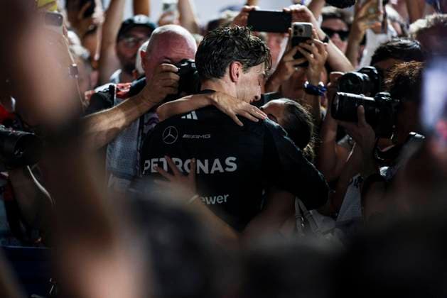 F1 - SINGAPORE GRAND PRIX 2025 RUSSELL George (gbr), Mercedes AMG F1 Team W16, portrait and his gilfriend Carmen Montero Mundt during the 2025 Formula 1 Singapore Grand Prix, 18th round of the 2025 FIA Formula One World Championship, WM, Weltmeisterschaft from October 3 to 5, 2025 on the Marina Bay Street Circuit, in Singapore - SingaporeSingapore  Copyright: xXavixBonillax