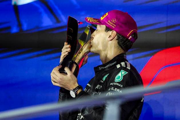 F1 - SINGAPORE GRAND PRIX 2025 RUSSELL George (gbr), Mercedes AMG F1 Team W16, portrait and podium during the 2025 Formula 1 Singapore Grand Prix, 18th round of the 2025 FIA Formula One World Championship, WM, Weltmeisterschaft from October 3 to 5, 2025 on the Marina Bay Street Circuit, in Singapore - SingaporeSingapore  Copyright: xXavixBonillax