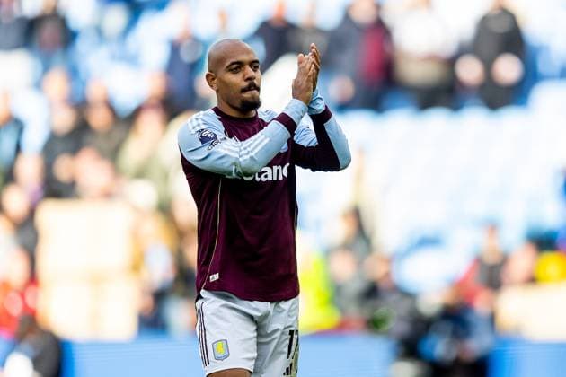 Aston Villa v Burnley Premier League 05 10 2025. Aston Villa midfielder Donyell Malen (17) pplauds fans after the Premier League match between Aston Villa and Burnley at Villa Park, Birmingham, England on 5 October 2025. Birmingham Villa Park West Midlands England Editorial use only DataCo restrictions apply See www.football-dataco.com , Copyright: xManjitxNarotrax PSI-23003-0064