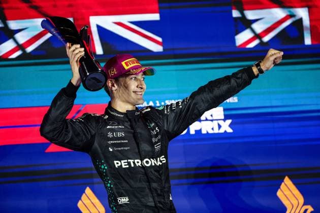 F1 - SINGAPORE GRAND PRIX 2025 RUSSELL George (gbr), Mercedes AMG F1 Team W16, portrait podium during the 2025 Formula 1 Singapore Grand Prix, 18th round of the 2025 FIA Formula One World Championship, WM, Weltmeisterschaft from October 3 to 5, 2025 on the Marina Bay Street Circuit, in Singapore - SingaporeSingapore  Copyright: xEricxAlonsox