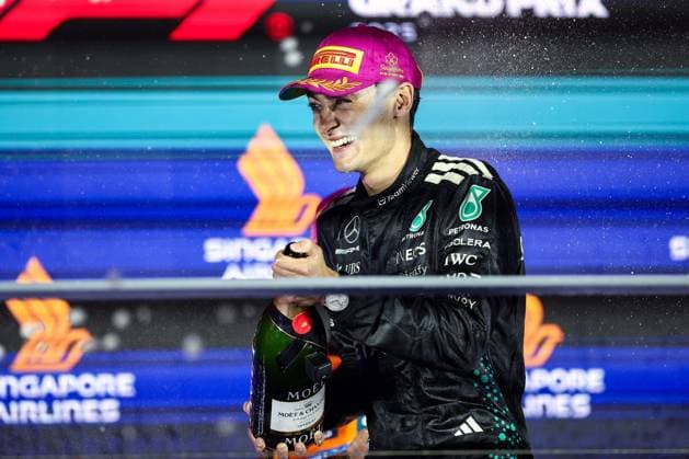 F1 - SINGAPORE GRAND PRIX 2025 RUSSELL George (gbr), Mercedes AMG F1 Team W16, portrait podium during the 2025 Formula 1 Singapore Grand Prix, 18th round of the 2025 FIA Formula One World Championship, WM, Weltmeisterschaft from October 3 to 5, 2025 on the Marina Bay Street Circuit, in Singapore - SingaporeSingapore  Copyright: xEricxAlonsox