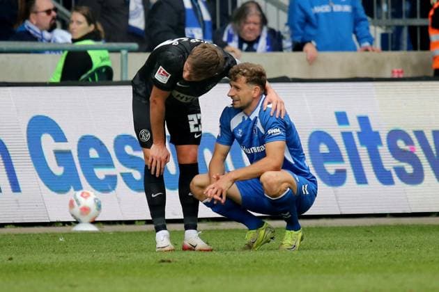 05.10.2025, xmohx, Fussball 2.Bundesliga, 1.FC Magdeburg - SV Elversberg v.l. Carlo Sickinger (SV Elversberg) Alexander Nollenberger (1.FC Magdeburg) Enttäuscht, traurig, frustriert (DFL DFB REGULATIONS PROHIBIT ANY USE OF PHOTOGRAPHS as IMAGE SEQUENCES and or QUASI-VIDEO) Magdeburg