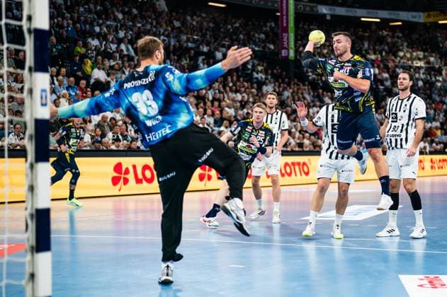 Dani Baijens (Rhein-Neckar Loewen, 77) Wurf Tor, GER, THW Kiel vs Rhein-Neckar Loewen, Handball, Bundesliga, Spieltag 7, Saison 2025 2026, 05.10.2025 GER, THW Kiel vs Rhein-Neckar Loewen, Handball, Bundesliga, Spieltag 7, Saison 2025 2026, 05.10.2025 Kiel Copyright: xEibner-Pressefoto MaxxVincenx EP_MVN