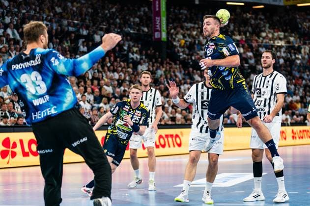 Dani Baijens (Rhein-Neckar Loewen, 77) Wurf Tor, GER, THW Kiel vs Rhein-Neckar Loewen, Handball, Bundesliga, Spieltag 7, Saison 2025 2026, 05.10.2025 GER, THW Kiel vs Rhein-Neckar Loewen, Handball, Bundesliga, Spieltag 7, Saison 2025 2026, 05.10.2025 Kiel Copyright: xEibner-Pressefoto MaxxVincenx EP_MVN
