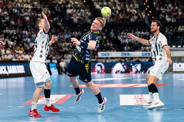 Haukur Thrastarson (Rhein-Neckar Loewen, 25) beim Wurf gegen Elias Ellefsen a Skipagotu (THW Kiel, 71), GER, THW Kiel vs Rhein-Neckar Loewen, Handball, Bundesliga, Spieltag 7, Saison 2025 2026, 05.10.2025 GER, THW Kiel vs Rhein-Neckar Loewen, Handball, Bundesliga, Spieltag 7, Saison 2025 2026, 05.10.2025 Kiel Copyright: xEibner-Pressefoto MaxxVincenx EP_MVN