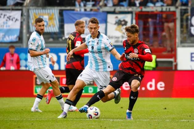 05.10.2025, xavx, Fussball 3.Liga, SV Wehen Wiesbaden - TSV 1860 München v.l. Manuel Pfeifer (TSV 1860 Muenchen), Lukas Schleimer (SV Wehen Wiesbaden) (DFL DFB REGULATIONS PROHIBIT ANY USE OF PHOTOGRAPHS as IMAGE SEQUENCES and or QUASI-VIDEO) Wiesbaden