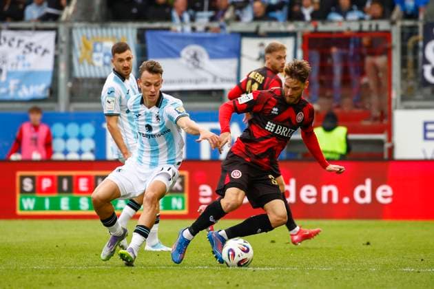 05.10.2025, xavx, Fussball 3.Liga, SV Wehen Wiesbaden - TSV 1860 München v.l. Manuel Pfeifer (TSV 1860 Muenchen), Lukas Schleimer (SV Wehen Wiesbaden) (DFL DFB REGULATIONS PROHIBIT ANY USE OF PHOTOGRAPHS as IMAGE SEQUENCES and or QUASI-VIDEO) Wiesbaden
