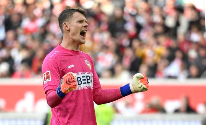 nach Spielende: Schlussjubel, Freude, Glueck, Jubel Torwart Alexander Nuebel VfB Stuttgart (33) VfB Stuttgart vs 1. FC Heidenheim FCH 05.10.2025 DFL REGULATIONS PROHIBIT ANY USE OF PHOTOGRAPHS AS IMAGE SEQUENCES AND OR QUASI-VIDEO VfB Stuttgart vs 1. FC Heidenheim FCH