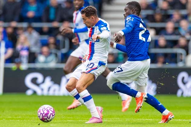 Everton v Crystal Palace - Premier League Yeremi Pino of Crystal Palace F.C. challenges Idrissa Gueye of Everton F.C. during the Premier League match between Everton and Crystal Palace at Hill Dickinson Stadium in Liverpool, England, on October 5, 2025. Liverpool Merseyside United Kingdom  Copyright: xMIxNewsx originalFilename:fletcher-evertonv251005_npbwF.jpg