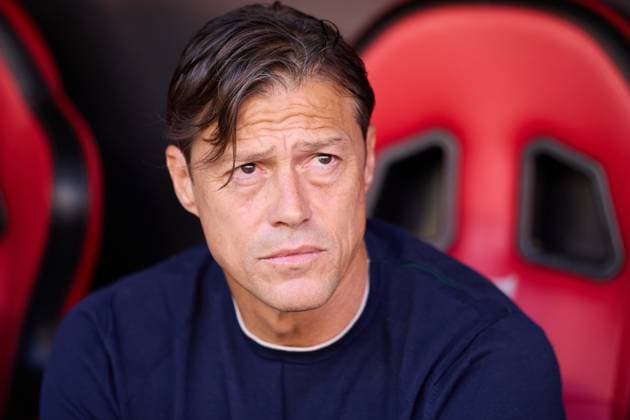 Sevilla FC v FC Barcelona, Barca - LaLiga EA Sports SEVILLE, SPAIN - OCTOBER 5: Matias Almeyda Head Coach of Sevilla FC looks on prior the LaLiga EA Sports match between Sevilla FC and FC Barcelona at Ramon Sanchez Pizjuan Stadium on October 5, 2025 in Seville, Spain. (Photo by Gabriel Colchero Photo Players Images Magara Press) Seville Ramon Sanchez Pizjuan Stadium Spain Copyright: xGabrielxColcherox