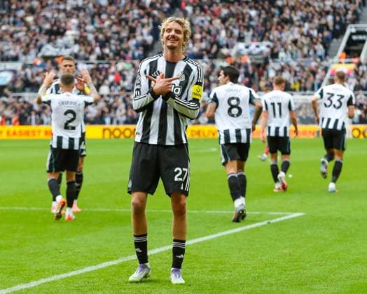 Newcastle United FC v Nottingham Forest FC, Premier League Nick Woltemade Of Newcastle United scores a GOAL 2-0 and celebrates during the Newcastle United FC v Nottingham Forest FC English Premier League match at St.James Park, Newcastle, England, United Kingdom on 5 October 2025 Credit: Lee Keuneke Every Second Media Editorial use only. All images are copyright Every Second Media Limited. No images may be reproduced without prior permission. All rights reserved. Premier League and Football League images are subject to licensing agreements with Football DataCo Limited. see https: www.football-dataco.com Copyright: xIMAGO EveryxSecondxMediax ESM-1616-0100 LeexKeunekex xEveryxSecondxMediax