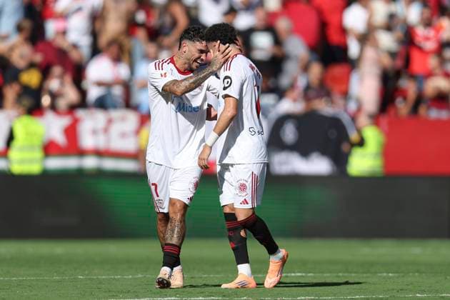 ESP: Sevilla FC - FC Barcelona, Barca La Liga EA Sports. Date 8 Isaac Romero of Sevilla FC celebrates after scoring the 2-0 during the La Liga EA Sports match between Sevilla FC and FC Barcelona played at Ramon Sanchez Pizjuan Stadium on October 5, 2025 in Sevilla, Spain. kpng Copyright: xAntonioxPozox xPRESSINx AP_251005_SEV_BAR_2525_1788