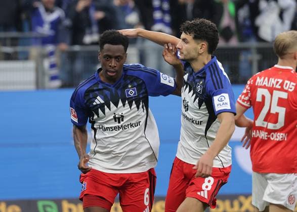 1-0 durch Sambi Lokonga, rechts Daniel Elfadli Fussball, Herren, Saison 2025 2026,1.Liga, Volksparkstadion, Hamburger SV gegen 1.FSV Mainz 05, DFL REGULATIONS PROHIBIT ANY USE OF PHOTOGRAPHS AS IMAGE SEQUENCES AND OR QUASI-VIDEO.