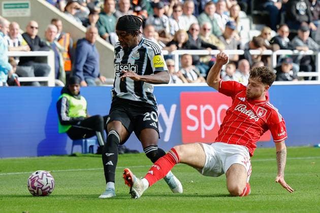 5th October 2025; St James Park, Newcastle, England; Premier League Football, Newcastle United versus Nottingham Forest; Neco Williams of Nottingham Forest slides in on Anthony Elanga of Newcastle United  CraigxCowan