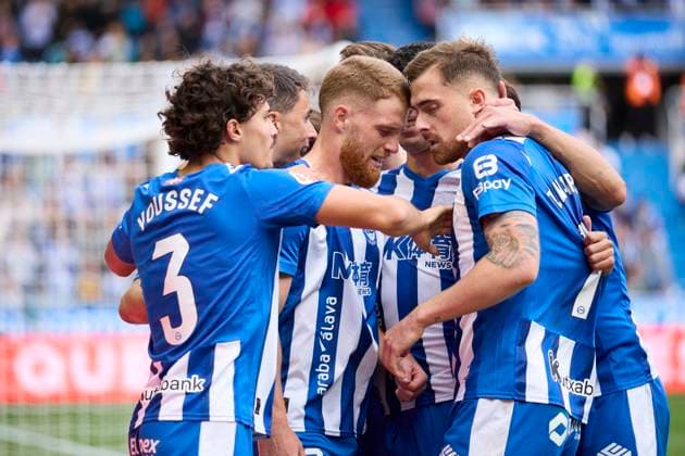 October 5, 2025, Vitoria, Alava, SPAIN: Carlos Vicente of Deportivo Alaves celebrates after scoring the team s first goal during the LaLiga EA Sports match between Deportivo Alaves and Elche CF at Mendizorrotza on October 5, 2025, in Vitoria, Spain. Vitoria SPAIN - ZUMAa181 20251005_zaa_a181_073 Copyright: xRicardoxLarreinax