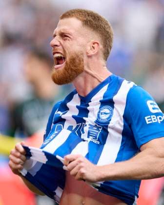 October 5, 2025, Vitoria, Alava, SPAIN: Carlos Vicente of Deportivo Alaves celebrates after scoring the team s first goal during the LaLiga EA Sports match between Deportivo Alaves and Elche CF at Mendizorrotza on October 5, 2025, in Vitoria, Spain. Vitoria SPAIN - ZUMAa181 20251005_zaa_a181_076 Copyright: xRicardoxLarreinax