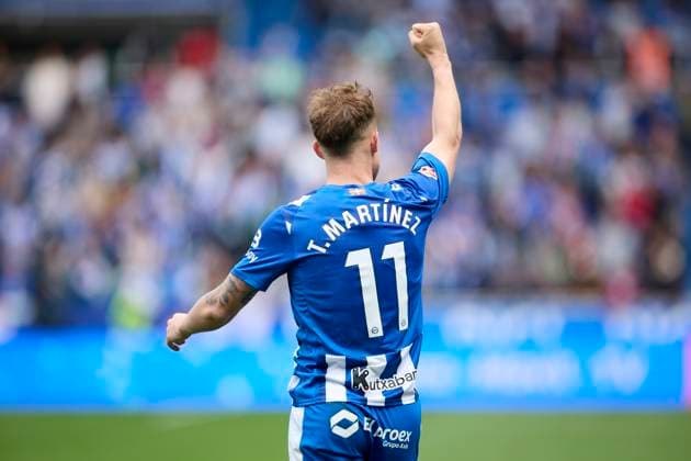 October 5, 2025, Vitoria, Alava, SPAIN: Toni Martinez of Deportivo Alaves celebrates after scoring goal during the LaLiga EA Sports match between Deportivo Alaves and Elche CF at Mendizorrotza on October 5, 2025, in Vitoria, Spain. Vitoria SPAIN - ZUMAa181 20251005_zaa_a181_078 Copyright: xRicardoxLarreinax