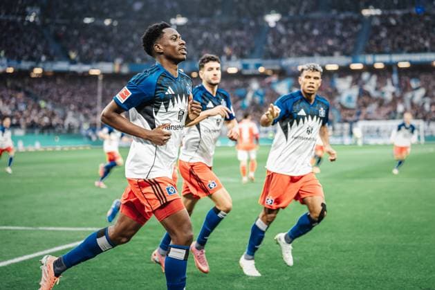 Fußball Männer Saison 2025 2026 1. Fußball-Bundesliga 6. Spieltag Hamburger SV vs. 1. FSV Mainz 05 05.10.2025 Torjubel Albert Sambi Sambi Lokonga ( 6, HSV) vorne Hamburg Volksparkstadion Hamburg Deutschland