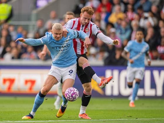 Brentford v Manchester City Premier League Erling Haaland of Brentford muscles his way through to score his first goalduring the Premier League match at the Gtech Community Stadium, Brentford UK Newspapers OUT Copyright: xGraemexWilcocksonx FIL-22323-0063